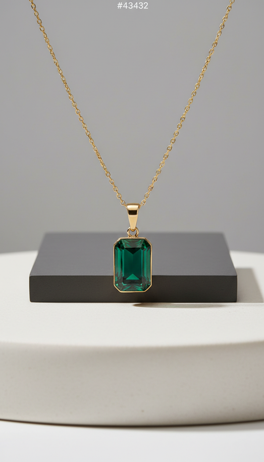 Emerald pendant necklace with prism cut